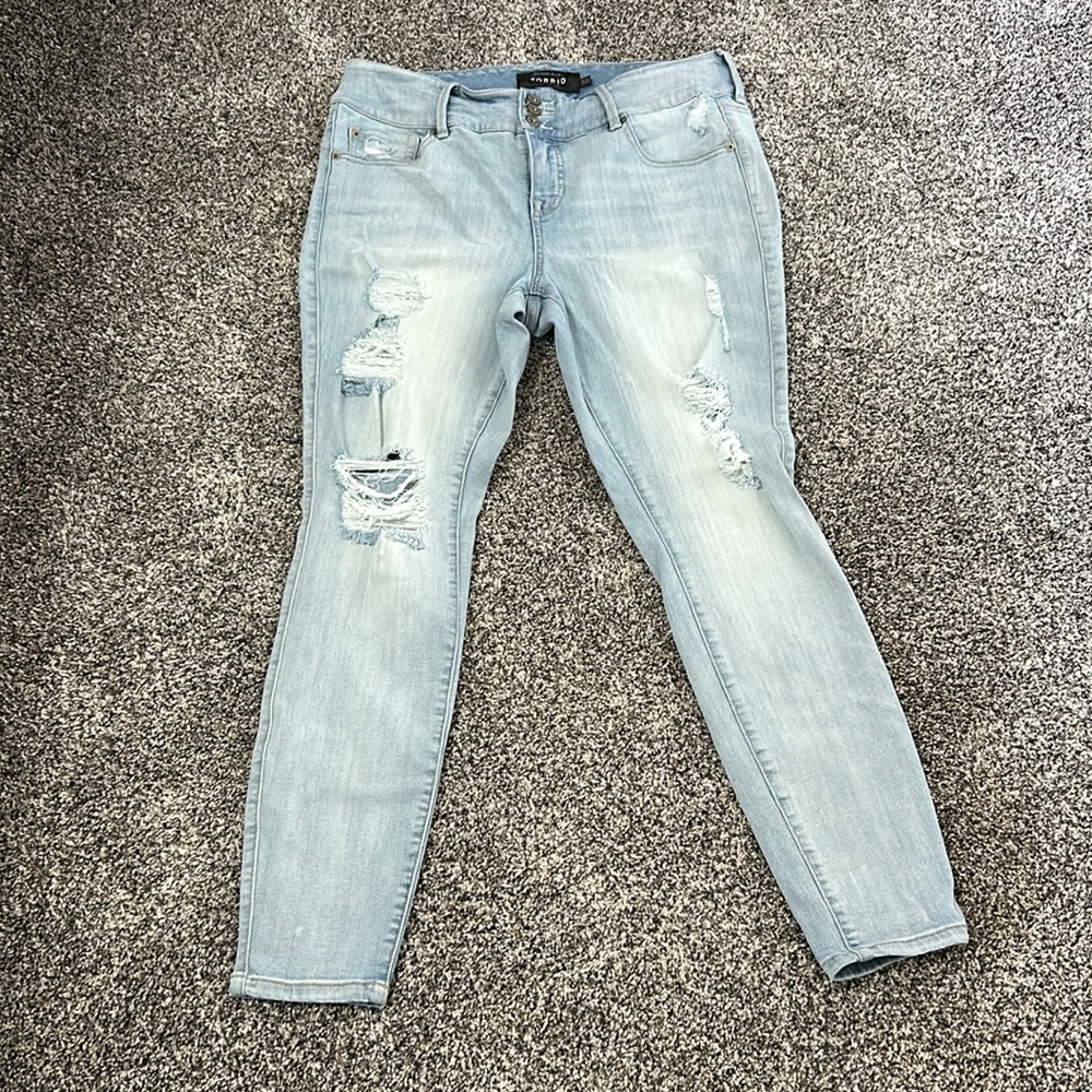 TORRID 14R stretch JEGGINGS LIGHT BLUE